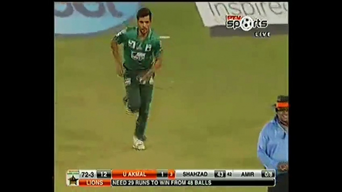 Mohammad Aamir Takes Wicket of Umar Akmal on Bouncer Ball
