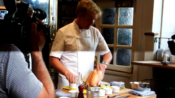 Gordon Ramsay nous Donne sa Recette de Poulet Rôti!