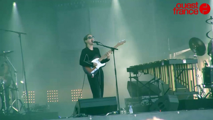 Anna Calvi aux Vieilles Charrues 2015