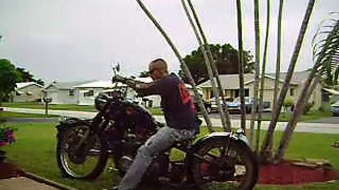 Riddin a 1977 Harley and 1977 Honda bobber