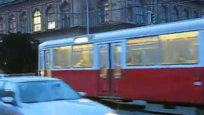 Trams in Vienna/Straßenbahnen in Wien/Tramvaie in Viena.