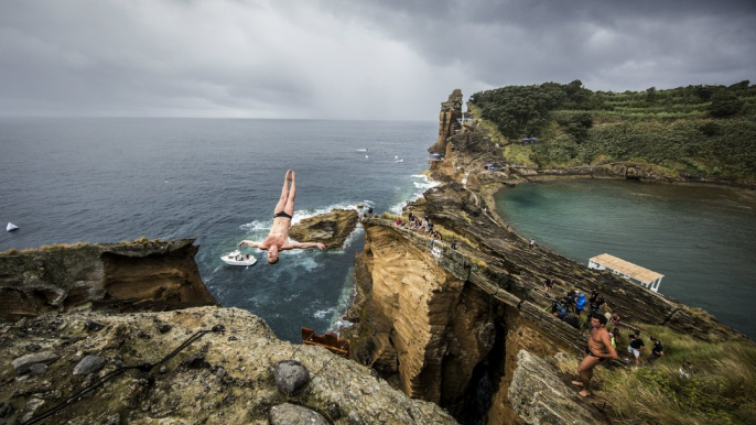 Diving from a Rocky Cliff in Protugal | Red Bull Cliff Diving 2015