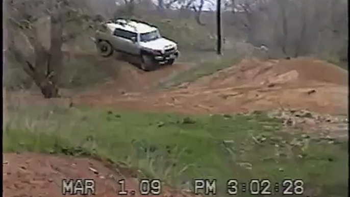 FJ Cruiser in mud at LaGrange off road park