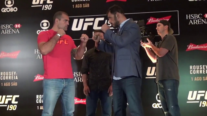 Desafiantes do UFC 190 fazem encaradas antes de lutas