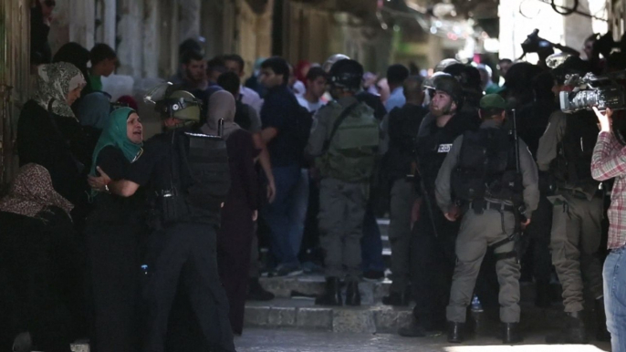 Jérusalem : la police israélienne entre dans la mosquée d'Al-Aqsa