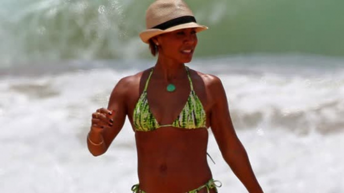 Jada Pinkett Smith Rocks a Bikini in Hawaii
