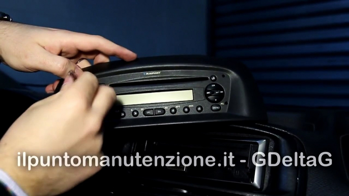 Estrazione autoradio originale Fiat (Blaupunkt)