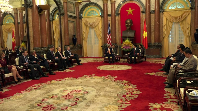 Kerry hails US-Vietnam ties, urges progress on rights