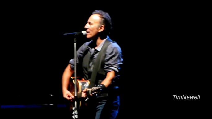 Bruce Springsteen (HD 1080) Who'll Stop The Rain - Chicago 2012-09-08 - Wrigley Field