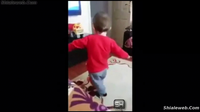 UN Niño BAILANDO CON MUCHO ESTILO GRACIOSO HUMOR RISAS AGOSTO 2015