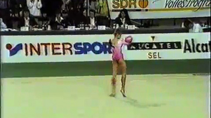 Oksana Kostina 1992 Europeans Ball finals routine.