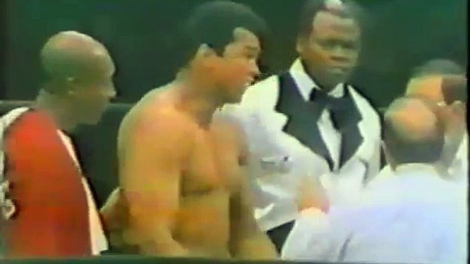 Muhammad Ali rubbing Earnie Shavers bald head for good luck before the fight