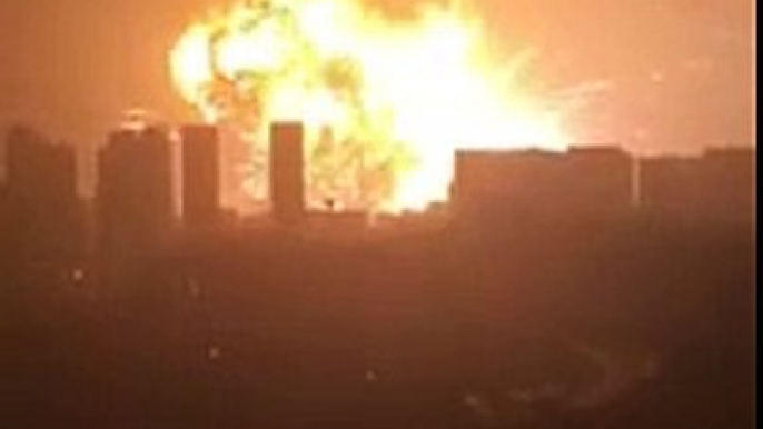 Massive Explosion In China Tianjin 国内朋友圈速递--天津塘沽发生化学品剧烈爆炸1