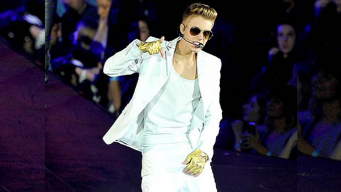 (VIDEO) Justin Bieber YELLS & Storms Off Stage | Fans Get Angry