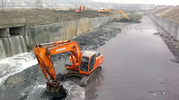 UZUN BOMLU EKSKAVATÖR KANAL TEMİZLİĞİ VE ISLAHI,ed makine, kanal nasıl temizlenir, kanal ıslahı, gölet ıslahı,