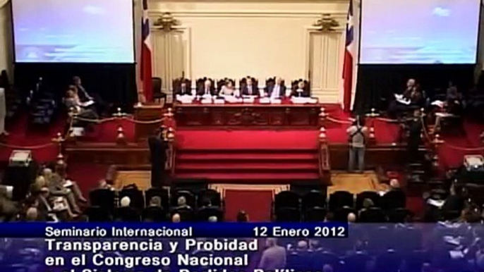 Hernán Larraín: moderador sesión plenaria no.1 "Transparencia y Representación Política..."