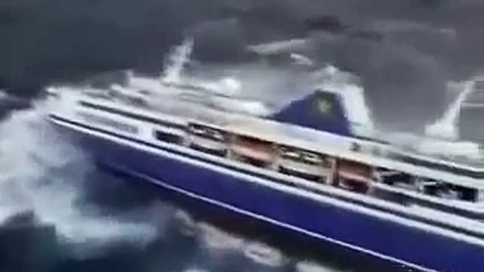 Cruise Ship in dangerous waves