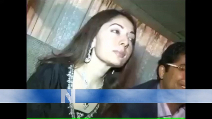 Sharmeela Farooqui's Weird Gestures on Camera-News9