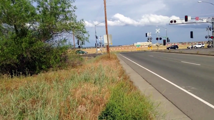 Union Pacific Train #5906 Loud Horn and Long Train - Athens Avenue Railroad Crossing (Lincoln ,Ca)