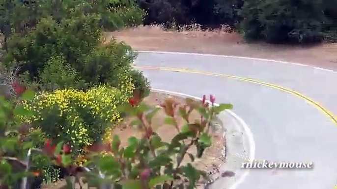 GSXR 750 Lowside Motorcycle Crash Mulholland Highway - YouTube_001