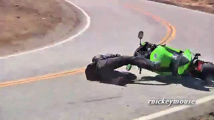 Motorcycle Crash Kawasaki ZX6R Lowsides on Mulholland - YouTube