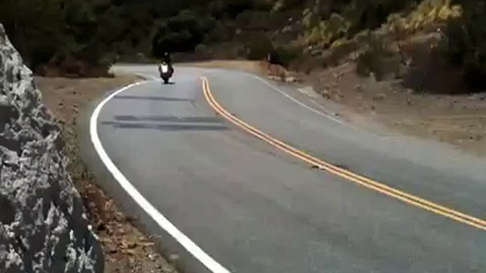 Motorcycle Crash Suzuki GSXR Lowsides on Mulholland Hwy - YouTube