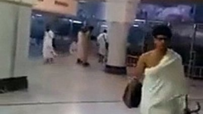 Makkah Mein Aadmi Ne Safa Pahari Par Charhne Ke Liye Sheeshe Toor Diya, Exclusive Video