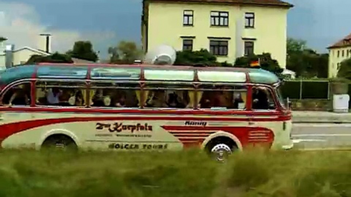 Oldtimer Bus underway