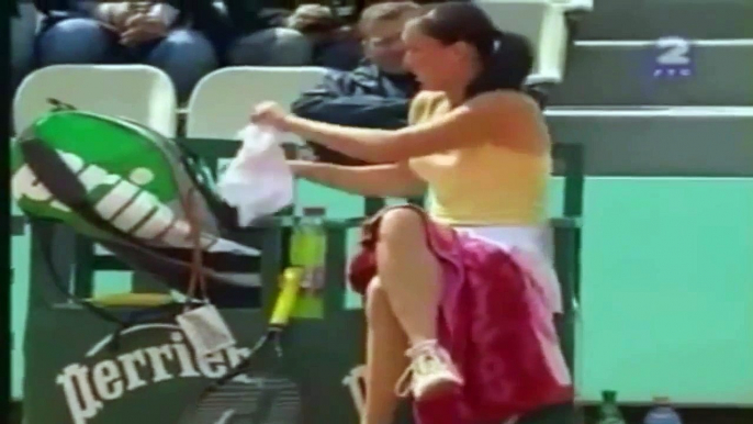 Jelena Jankovic change her panties on the tennis court