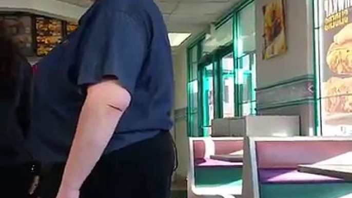 Annoying dude tries to play the white knight role at Taco Bell after a female says she found an ant in her food