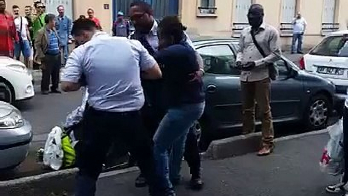 Angry crowd gathers as African woman fights being taken into custody by police in Montreuil (Suburban Paris)