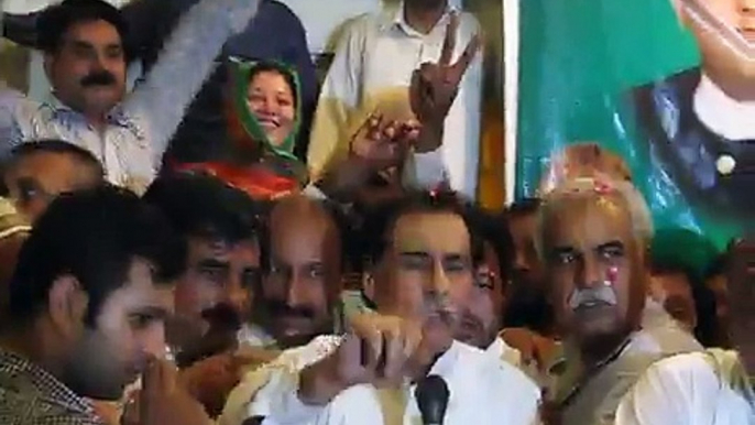 Sardar Ayaz Sadiq addressing to people of ‪#‎NA122‬ ‪#‎PP147‬ by-Election Compaign meeting at Asif Center.   ہم ووٹ کی ط