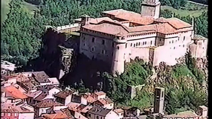 GHOST Le prime foto scattate al fantasma del castello di Bardi Parma Italia da Gianni Santi nel 1995