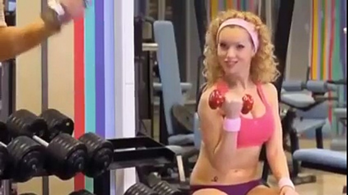 How Busty Girls React to guys in GYM