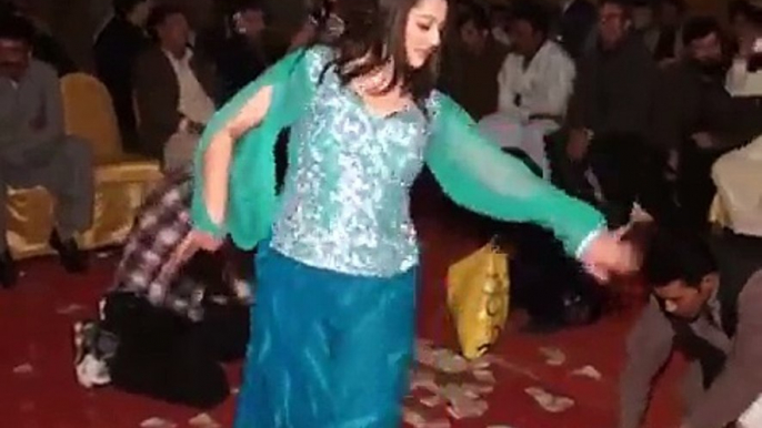 Mujra - Budhe Vare V Ishq - Professional Pakistani Dancer DANCE on Wedding (HD) - Video Dailymotion