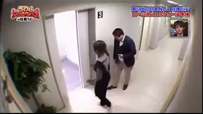 Japanese Lift Prank   LOL!