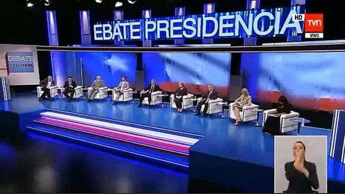 Bachelet y el 27F: Sigue sin querer hablar (Debate Anatel 30-10-2013)