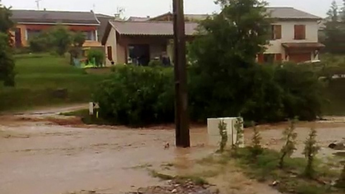 Inondation au Bourgneuf lieu dit pré canard de Chânes le 6 juin 2010 vers 16 heures