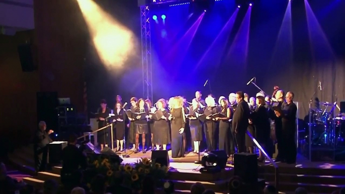 Avinu Malkeinu - Varda Noga Spielman with B'nai Torah Choir - אבינו מלכנו - ורדה נוגה שפילמן