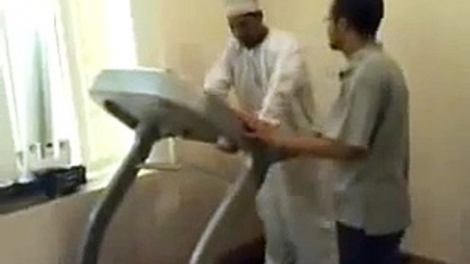 Arab on Treadmill   Most Funny Comedy Video Clips for laughs !!