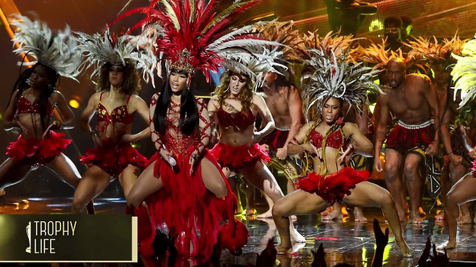 Nicki Minaj “Trini Dem Girls" & 'Bad Blood" Performance With Taylor Swift 2015 MTV VMA's