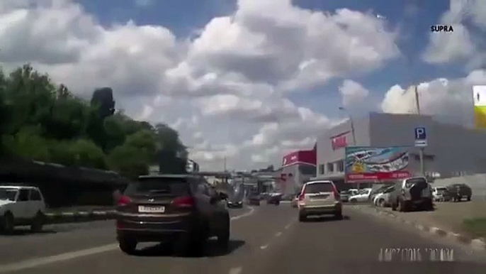 Car Smashing Hits The Forthcoming Car & Get Crash On Highway