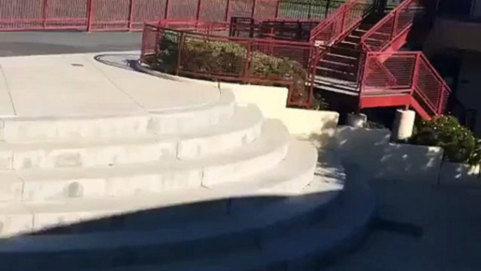 Skateboarder Destroys His ACL