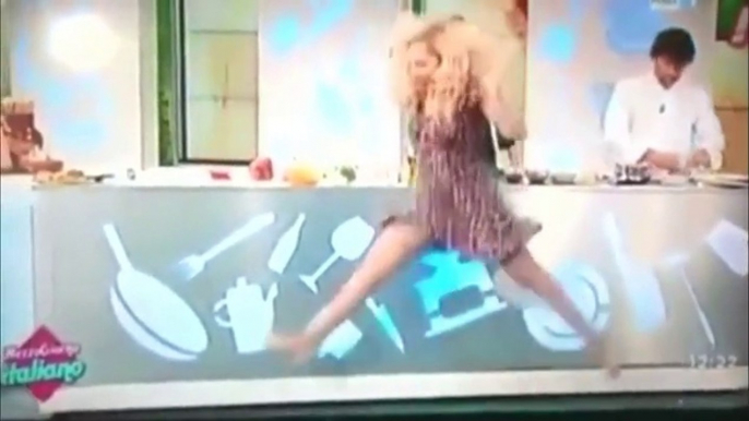 Watch the Cringe Worthy Moment an Actress Tries Doing a Split on Live TV but Fails and Sustains an Injury.