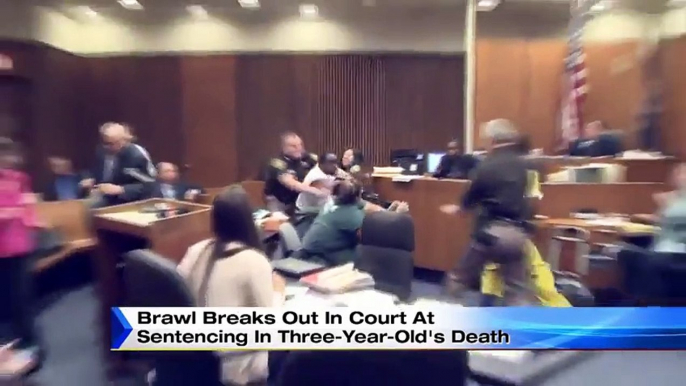 Intense Moment a Father Leaps Across Courtroom and Attacks Man Accused of Killing His Daughter