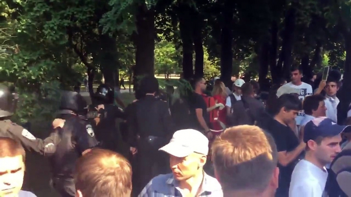 В Киеве начались массовые беспорядки 31 08 2015