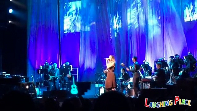 Idina Menzel Live - "Let It Go"