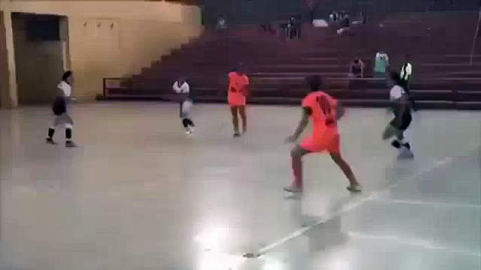 Girl Delivers Brutal Kick To The Face