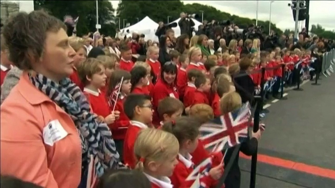 Elizabeth II inaugure une ligne de chemin de fer et bat le record de longévité de la reine Victoria