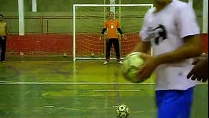 Treinamento de tiro livre - Futsal - Guto Ferreira 2011
